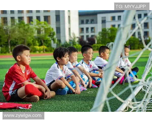 在绿茵场上奔跑与书本间徜徉的青春岁月